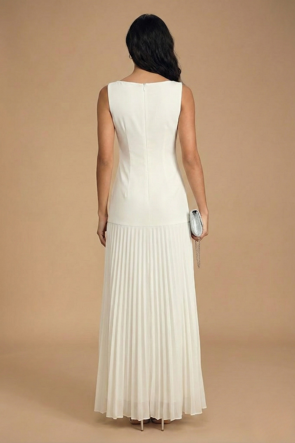 Elegant Sleeveless Boat-Neck Maxi Dress With A Fitted Bodice And Drop-Waist Pleated Silhouette For Evening Occasions