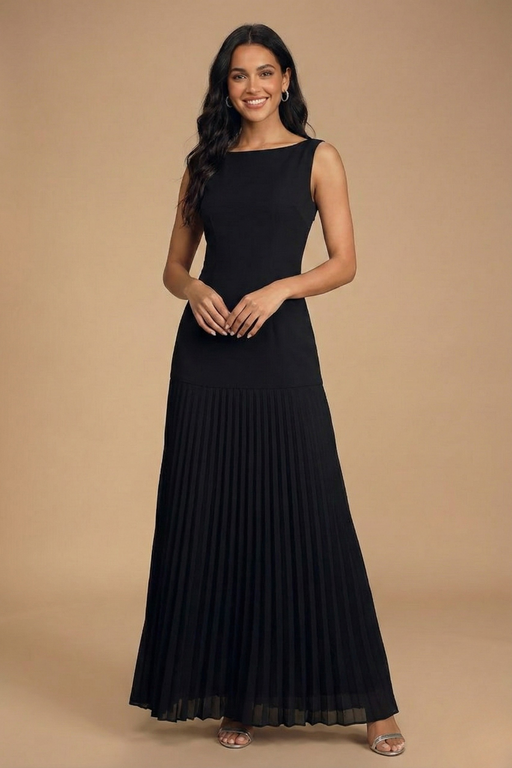 Elegant Sleeveless Boat-Neck Maxi Dress With A Fitted Bodice And Drop-Waist Pleated Silhouette For Evening Occasions