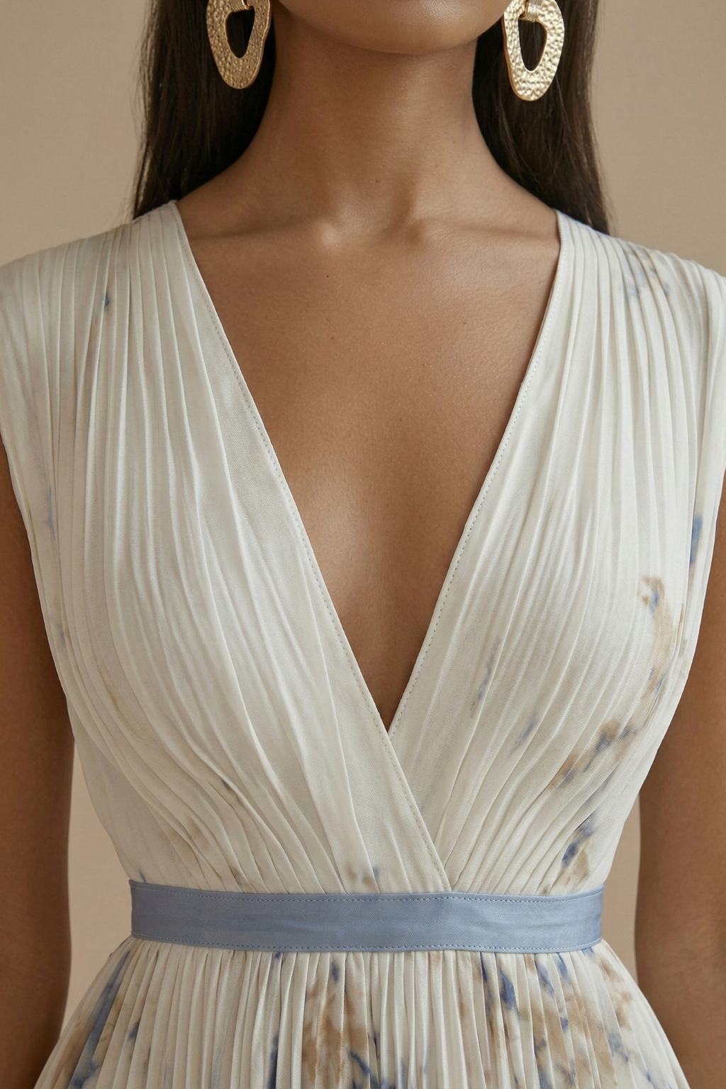 Women's Sleeveless Pleated Maxi Dress With V Neck and Waistband, Classic Maxi Silhouette